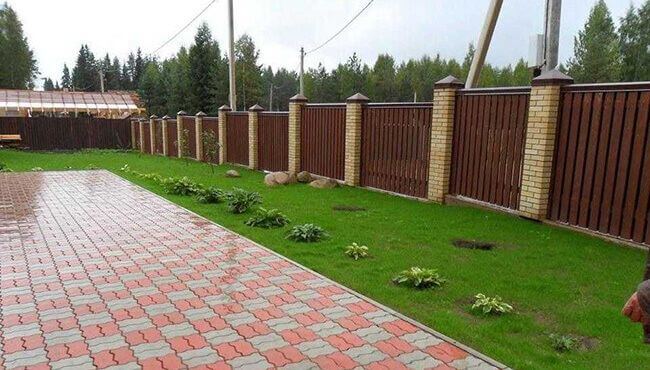 Бордюр делает конструкцию дорожки жесткой