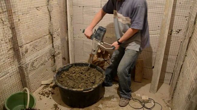 Дрель с насадкой-миксером