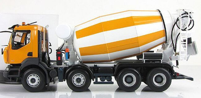 Для заливки фундамента не обойтись без Камаза с готовым раствором