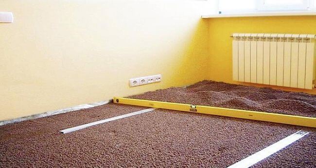 В качестве частичного выравнивания можно использовать керамзит