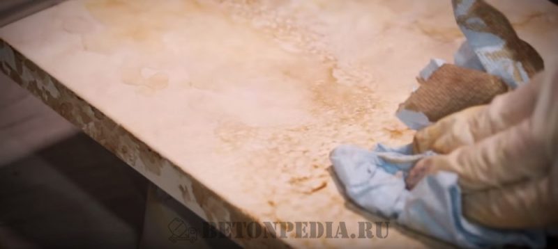 протереть поверхность тряпочкой