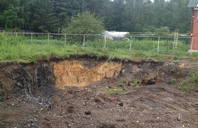 На территории РФ преобладают пучинистые почвы, поэтому перед возведением фундамента стоит уточнить тип почвы Пучинистый грунт