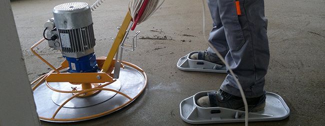 Растворы, применяемые при механизированной стяжке пола, быстро высыхают